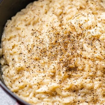 Close up shot on Creamy Cacio e Pepe in a pot