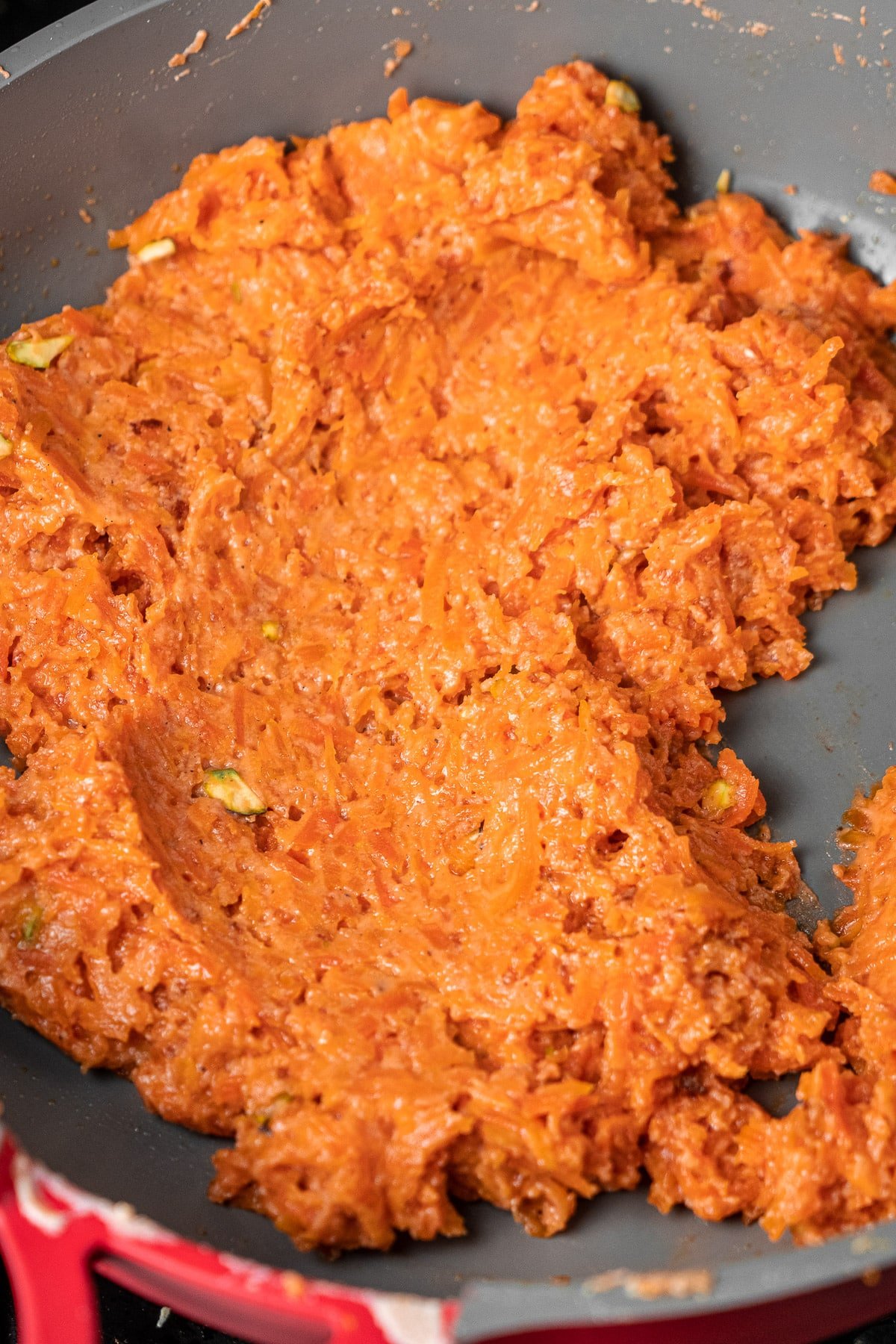 gajar ka halwa thickened up in a pan