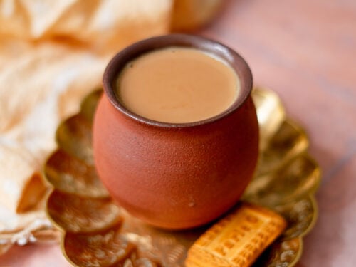masala chai in a platter with parle g cookies