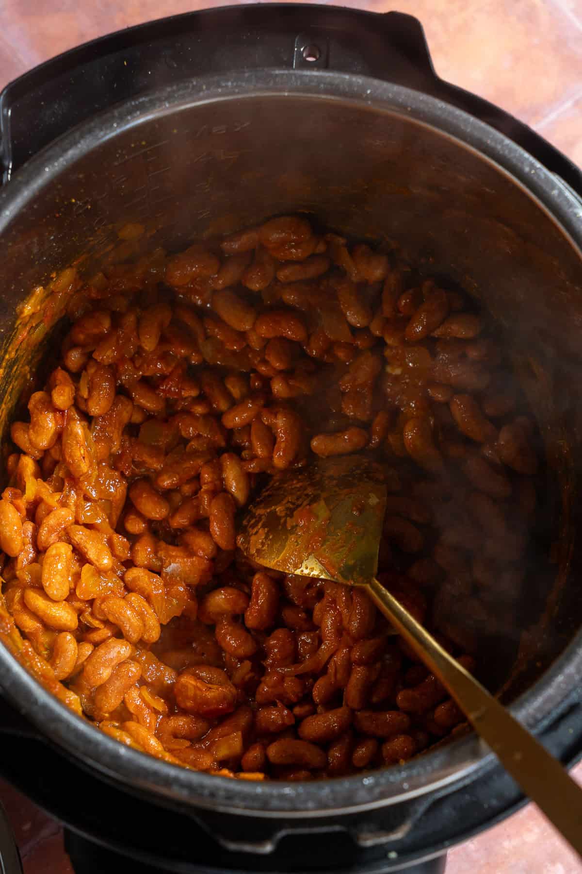 Kidney beans with onion tomato masala gravy.
