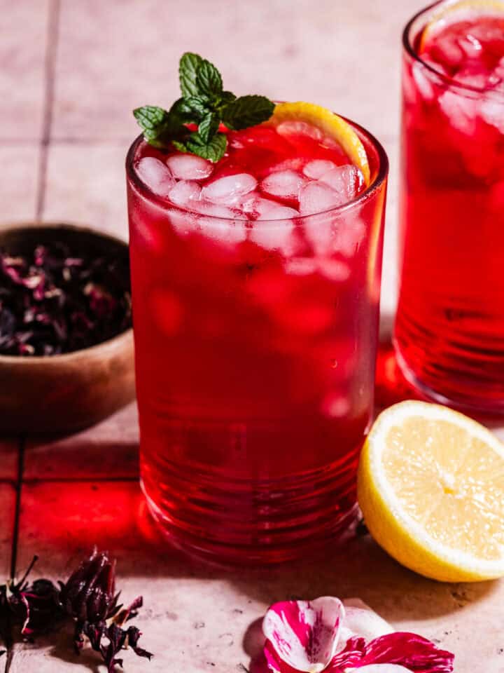 Iced hibiscus tea in cups.